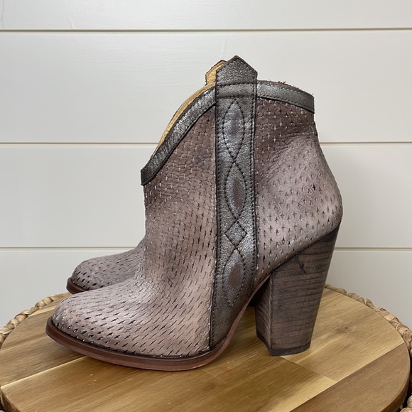 NEW Hazel Blues NM by Naughty Monkey Rita Bootie Grey Brown Distressed Leather 6 - Picture 3 of 6